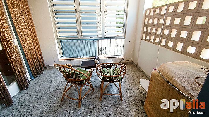 Amplio apartamento situado a 2ª línia de mar