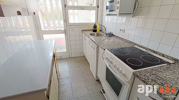 Amplio apartamento situado a 2ª línia de mar