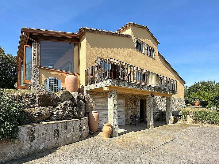 Fantastique maison spacieuse avec piscine.