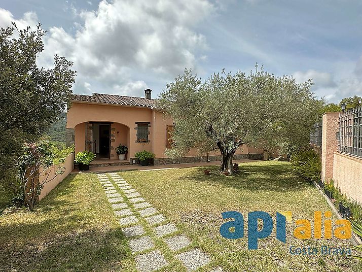 Casa con gran parcela y vistas espectaculares