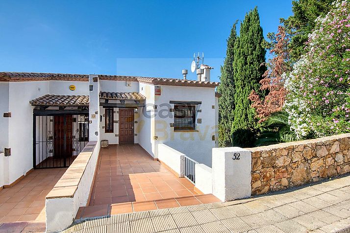 Casa Norma, belle maison jumelée avec piscine