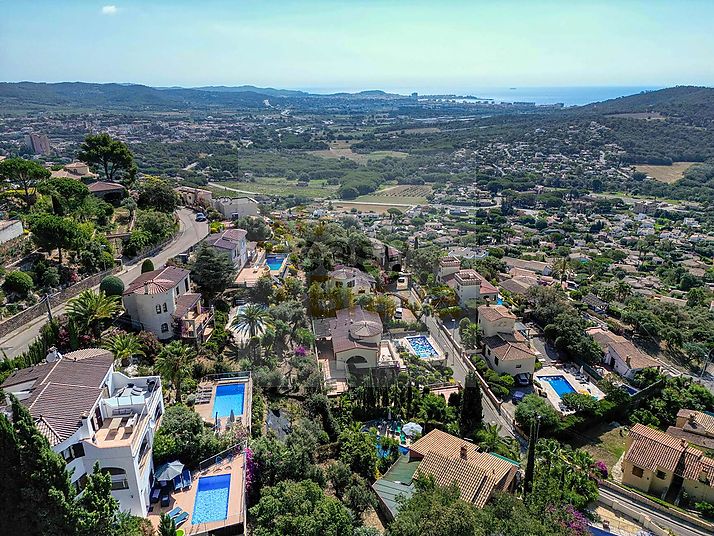 Casa Norma, belle maison jumelée avec piscine