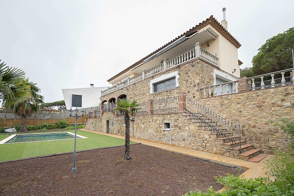 Impressionnante villa située à Calonge.