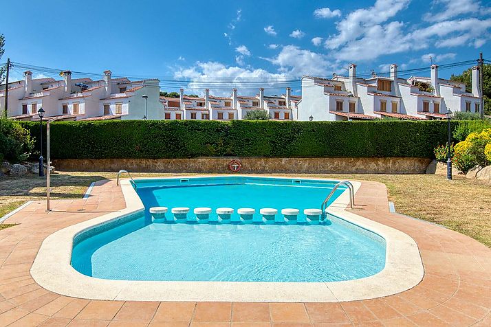Une maison à 9 minutes de la mer, avec piscine et 4 chambres !