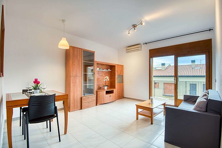 Un appartement ensoleillé, bien entretenu et situé au centre-ville