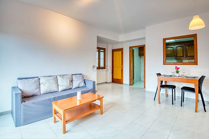 Un appartement ensoleillé, bien entretenu et situé au centre-ville