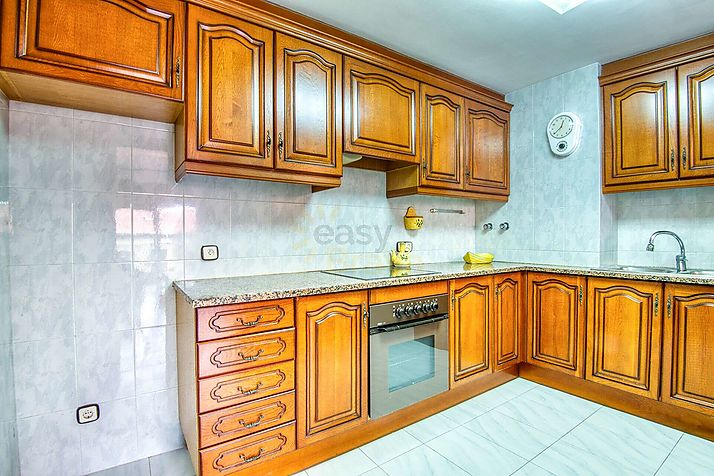 Un appartement ensoleillé, bien entretenu et situé au centre-ville