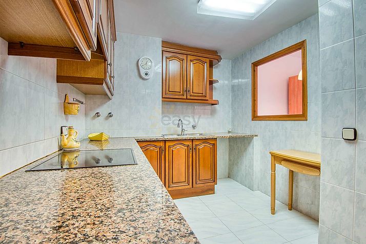 Un appartement ensoleillé, bien entretenu et situé au centre-ville