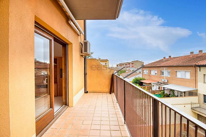 Un appartement ensoleillé, bien entretenu et situé au centre-ville