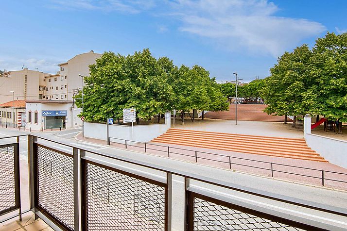 Un appartement ensoleillé, bien entretenu et situé au centre-ville