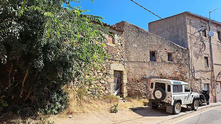 A ruin with excellent potential in the centre of Calonge