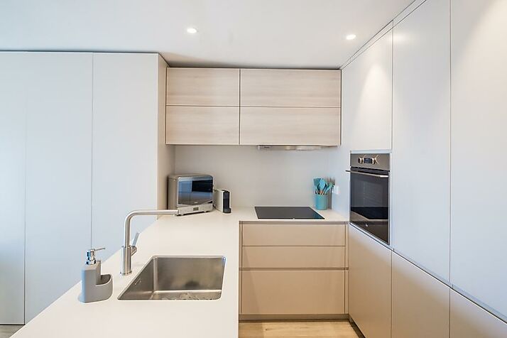Loft penthouse rénové en première ligne