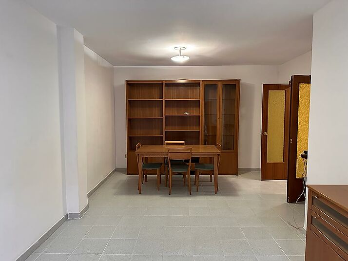 Appartement à Girona, avec garage et débarras.