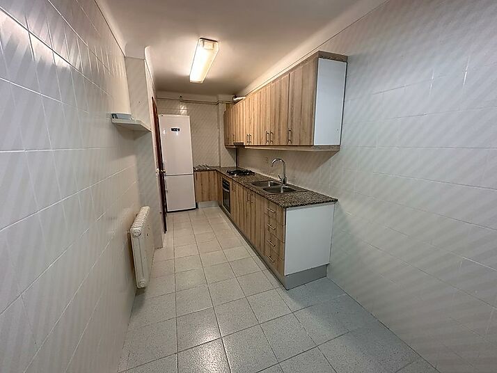 Appartement à Girona, avec garage et débarras.