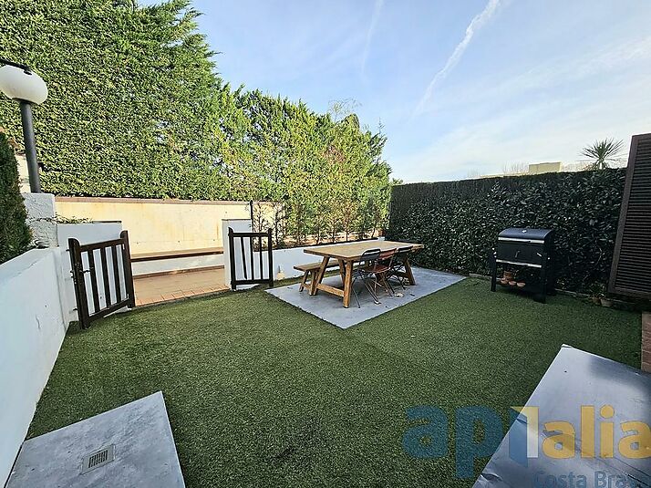 MAISON DE VILLE AVEC JARDIN ET PISCINE COMMUNAUTAIRE À S'AGARÓ-ST.POL