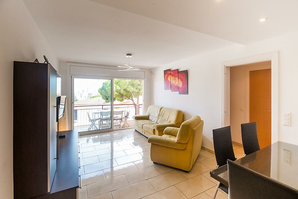 APARTMENT FOR SALE IN PLATJA D'ARO