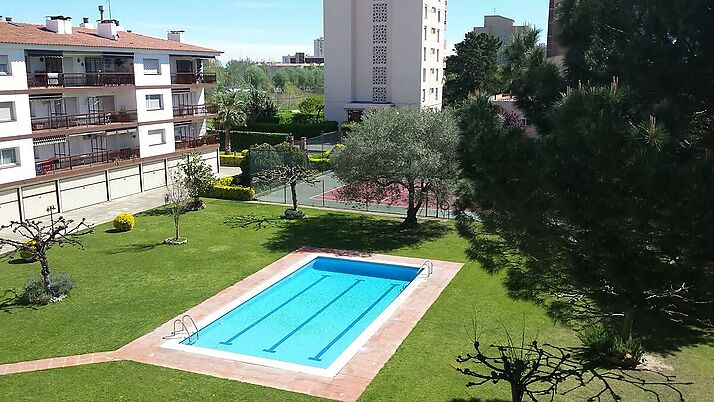Appartement avec belle piscine et jardin