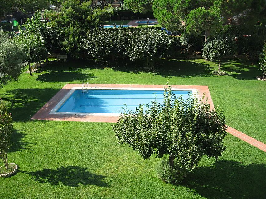 Appartement avec belle piscine et jardin