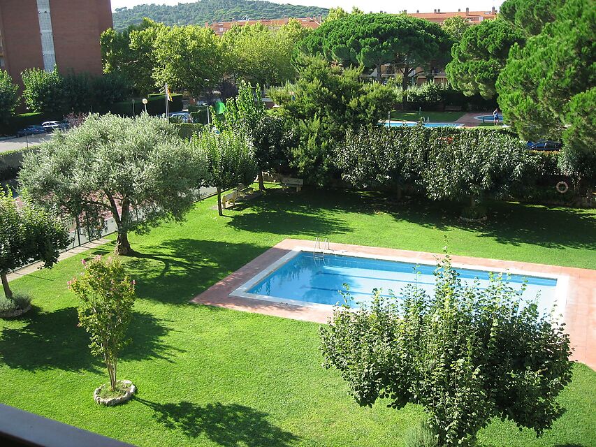 Flat with beautiful pool and garden