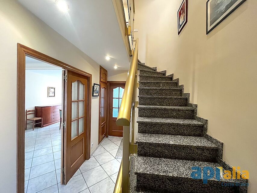 Nice semi-detached house located in the center of Santa Cristina d'Aro.