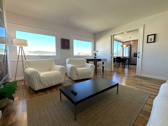 Spacious penthouse two minutes from the beach