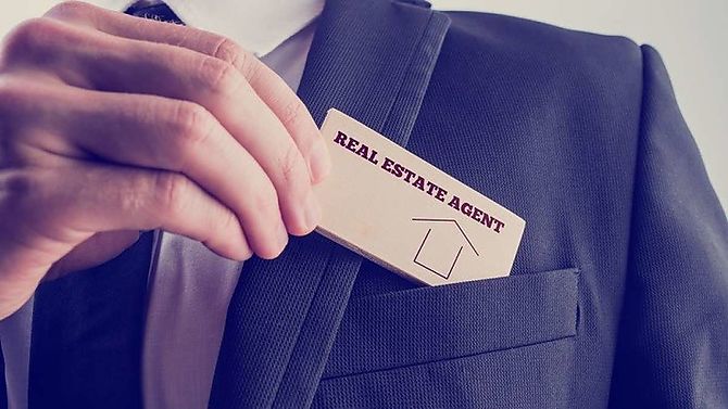 The advantages to sell a house with an agent state